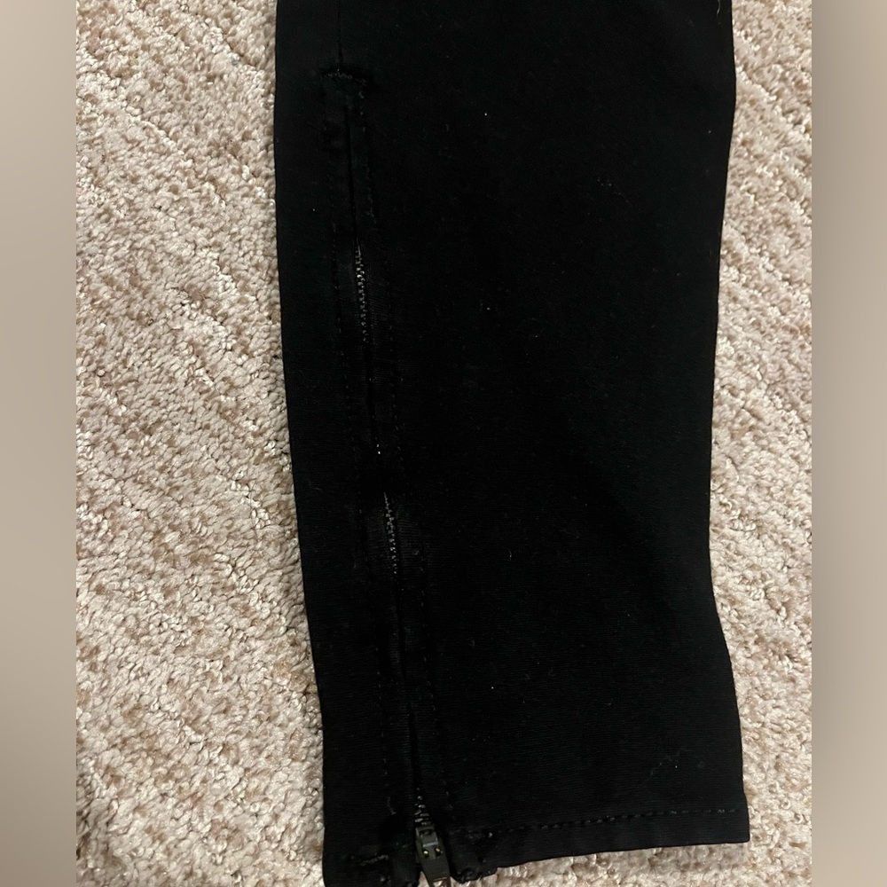 True Religion Women's Black Skinny Jeans Stretch with zipper ankle size 32 - Picture 3 of 4